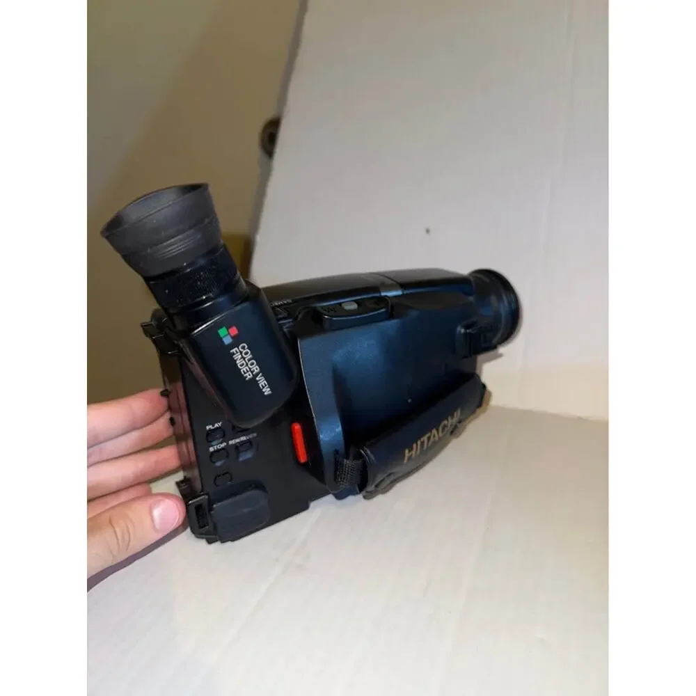 Hitachi VM-E52A 8mm Camcorder Bundle Charger, Battery Case & film (Tested Power)